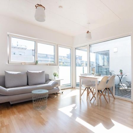 Helles, Neues Dg Apartment Mit Blick Zum Donauturm Wina Bagian luar foto