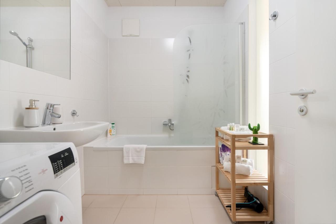 Helles, Neues Dg Apartment Mit Blick Zum Donauturm Wina Bagian luar foto