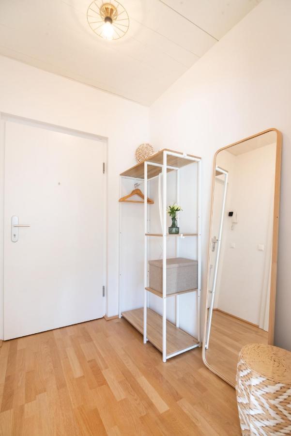 Helles, Neues Dg Apartment Mit Blick Zum Donauturm Wina Bagian luar foto