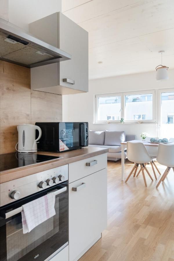 Helles, Neues Dg Apartment Mit Blick Zum Donauturm Wina Bagian luar foto