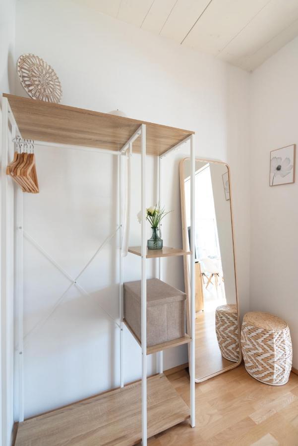 Helles, Neues Dg Apartment Mit Blick Zum Donauturm Wina Bagian luar foto