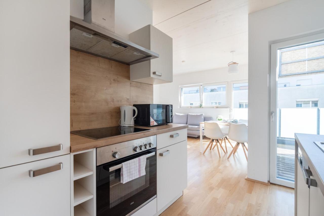 Helles, Neues Dg Apartment Mit Blick Zum Donauturm Wina Bagian luar foto