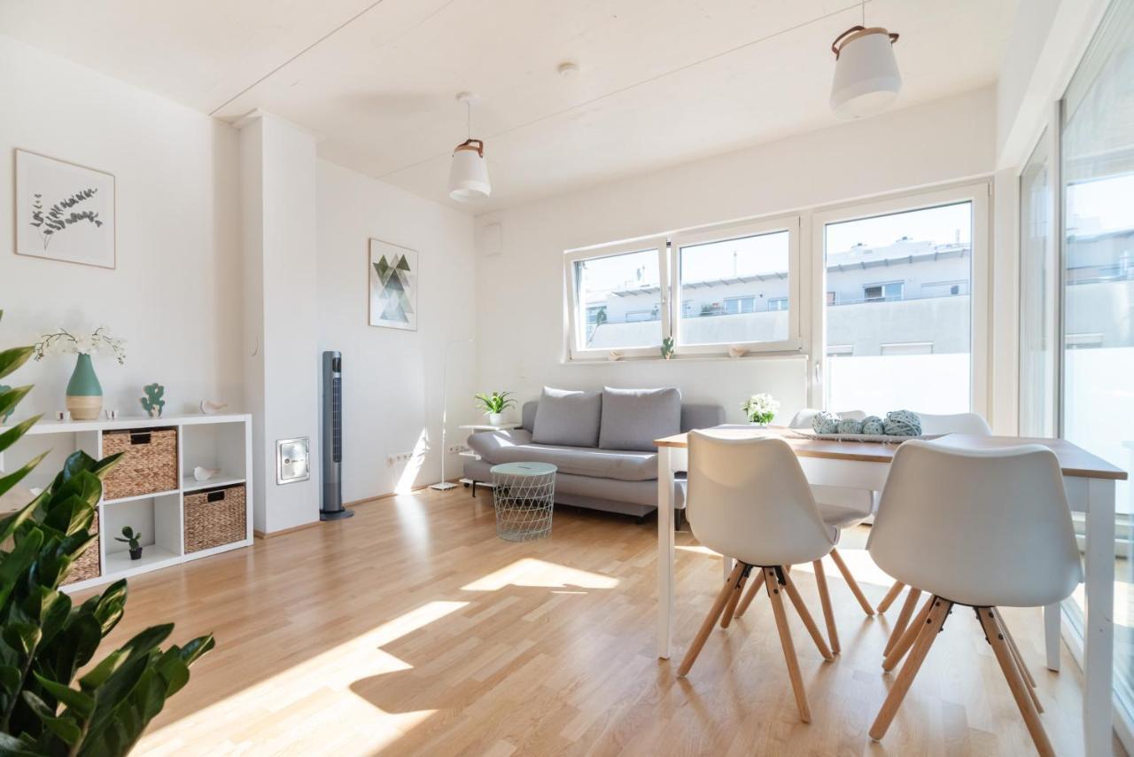 Helles, Neues Dg Apartment Mit Blick Zum Donauturm Wina Bagian luar foto