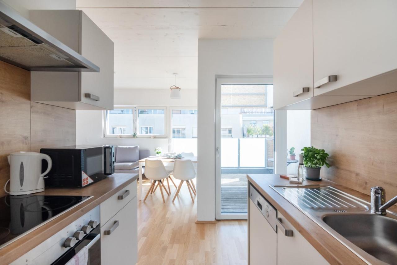 Helles, Neues Dg Apartment Mit Blick Zum Donauturm Wina Bagian luar foto