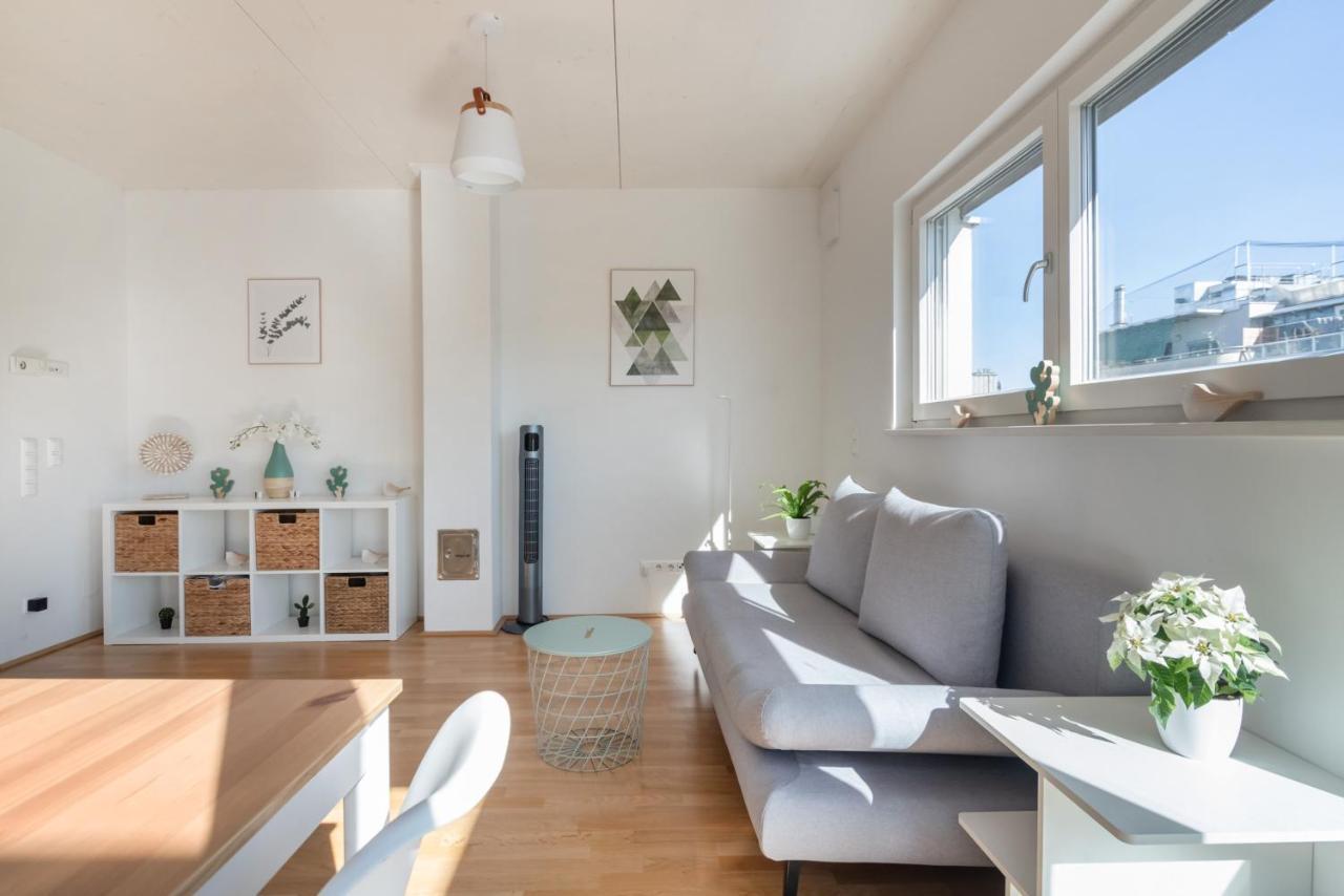 Helles, Neues Dg Apartment Mit Blick Zum Donauturm Wina Bagian luar foto