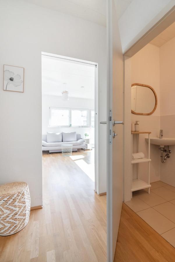 Helles, Neues Dg Apartment Mit Blick Zum Donauturm Wina Bagian luar foto